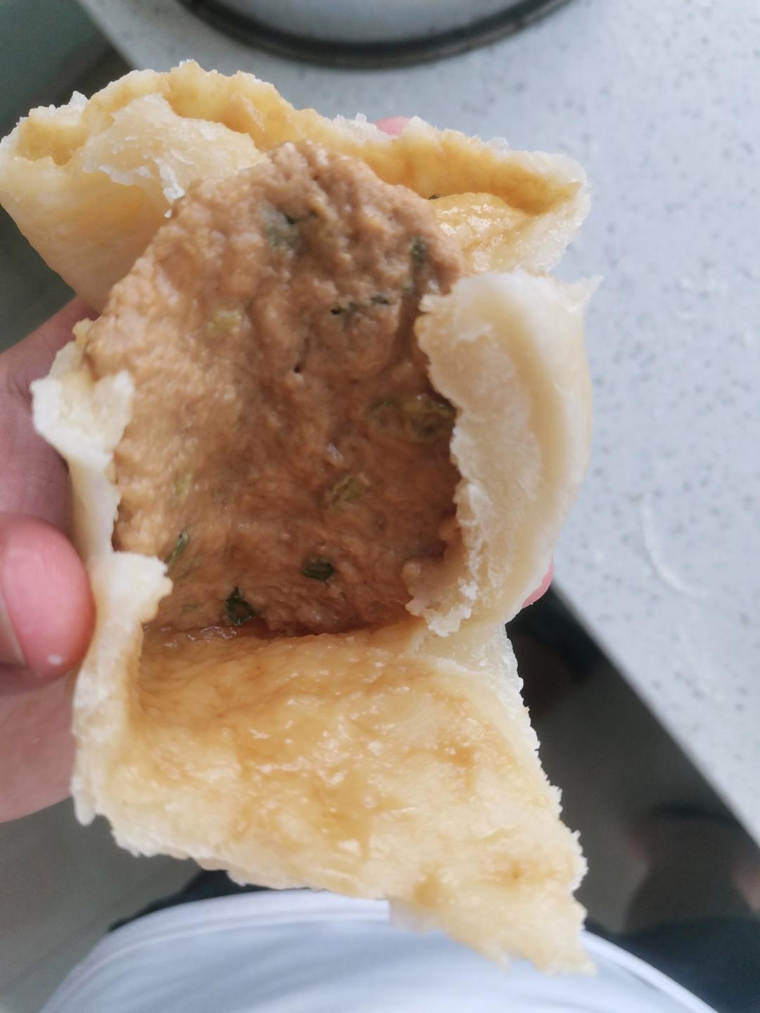松软多汁的肉包子