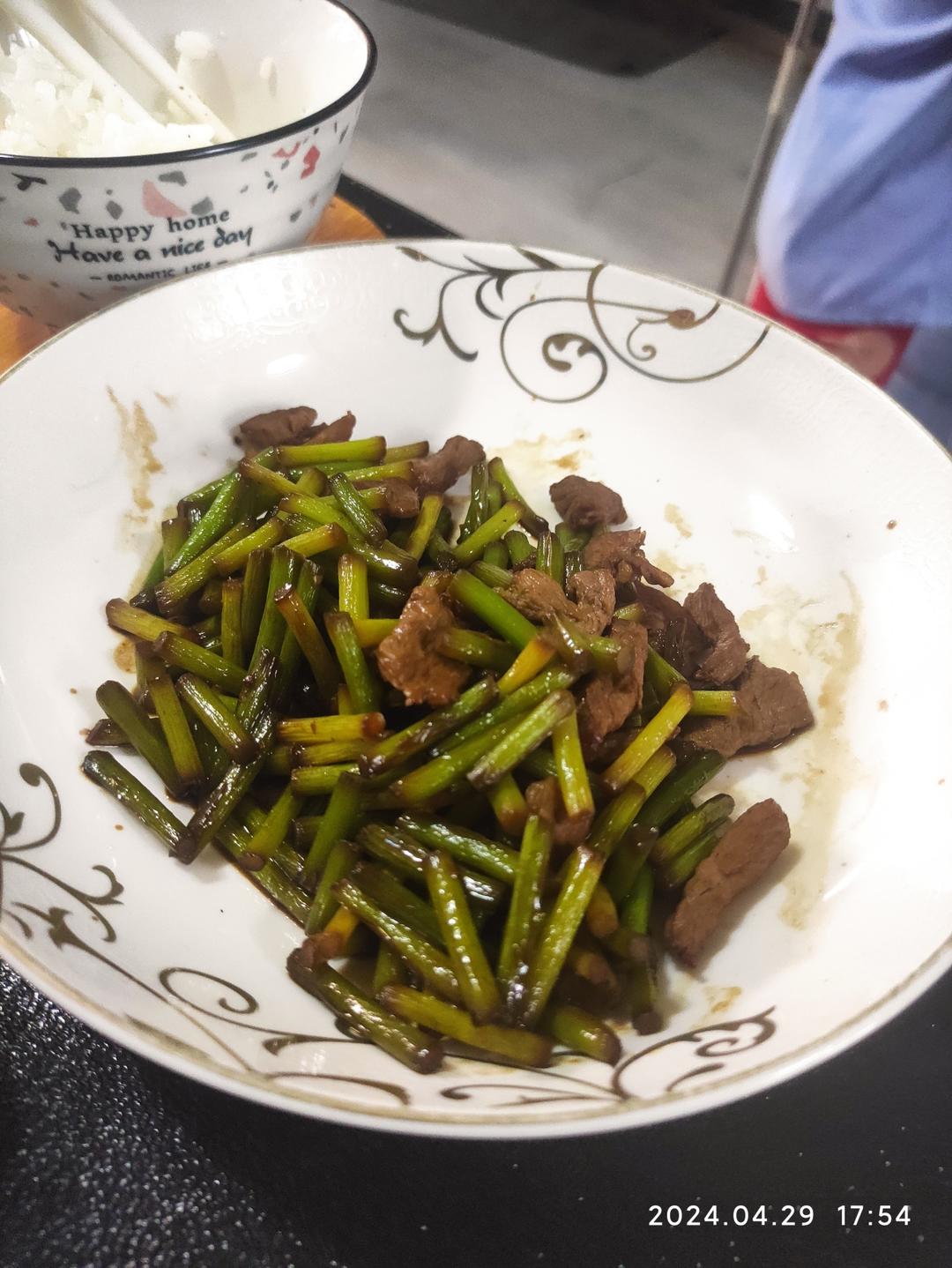 简单易做的下饭菜－蒜苔炒肉