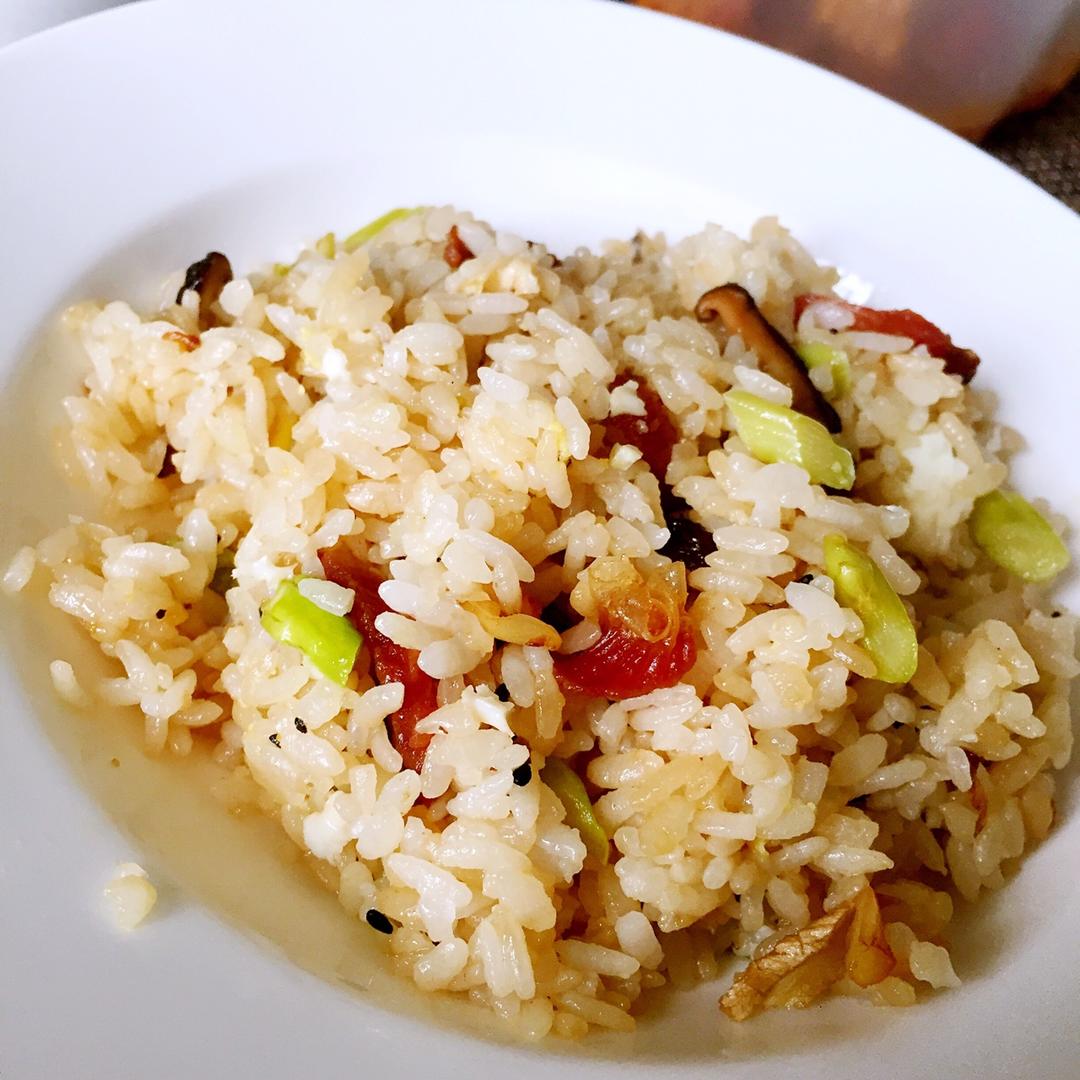 【电饭煲腊肠煲仔饭】