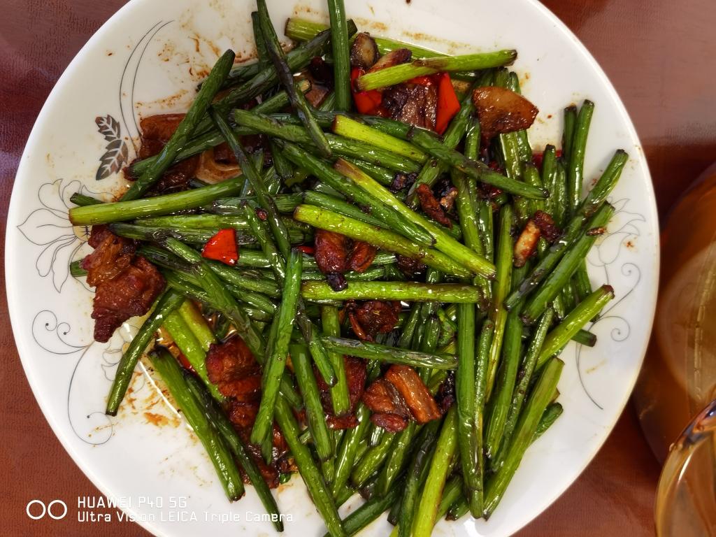 蒜苗炒肉的做法