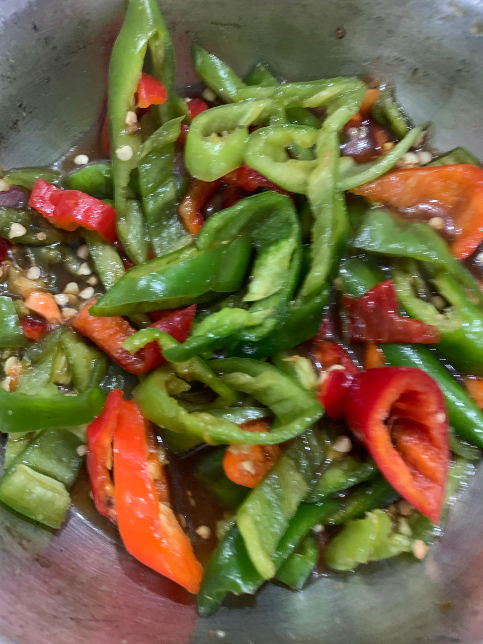 凉拌青椒（两分钟完成的开胃小菜）