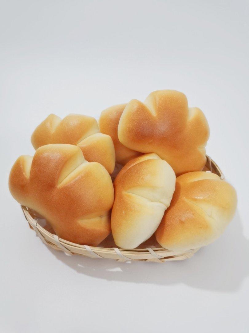 复古卡仕达夹馅面包