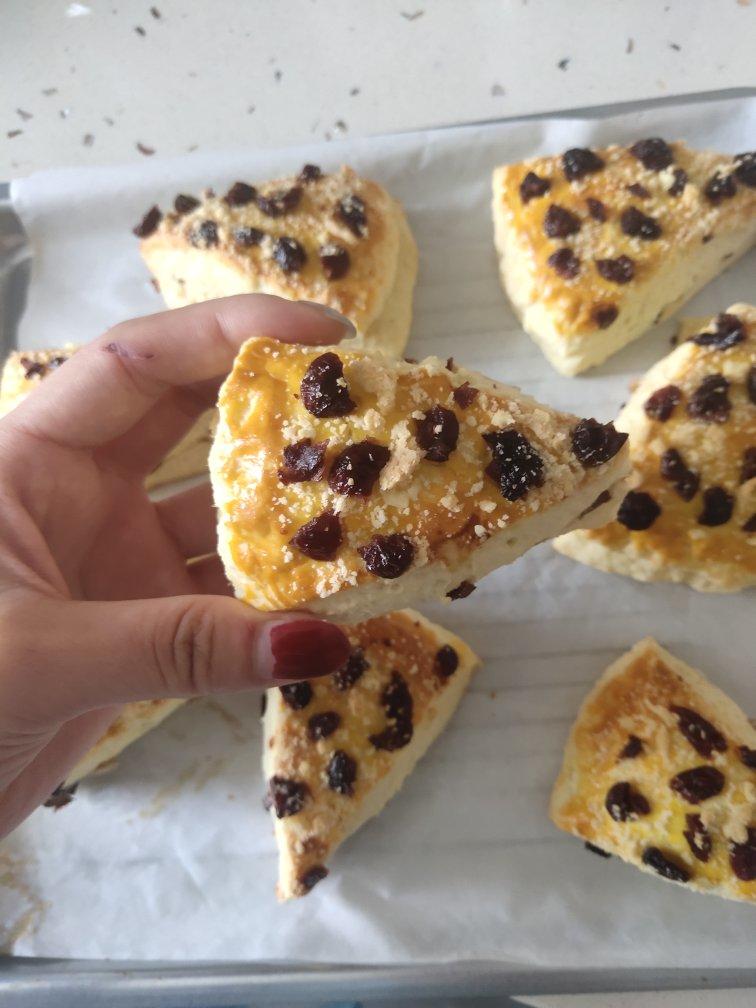 满屋飘香，口口都是满足——酥松香甜的蔓越莓蜜豆司康