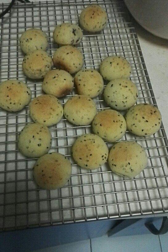 芝麻肉松麻薯包