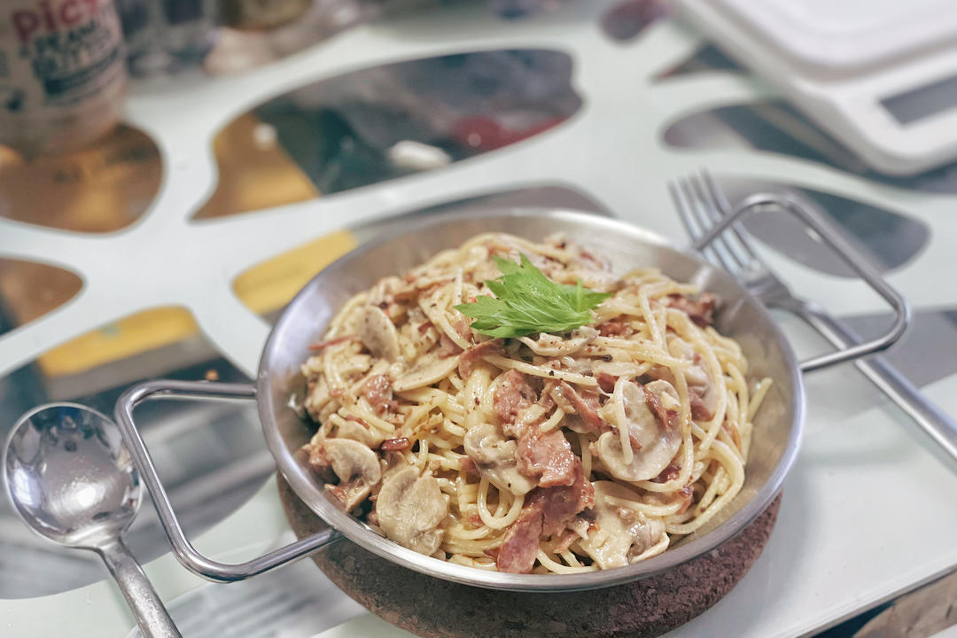 白蘑菇奶油培根意面