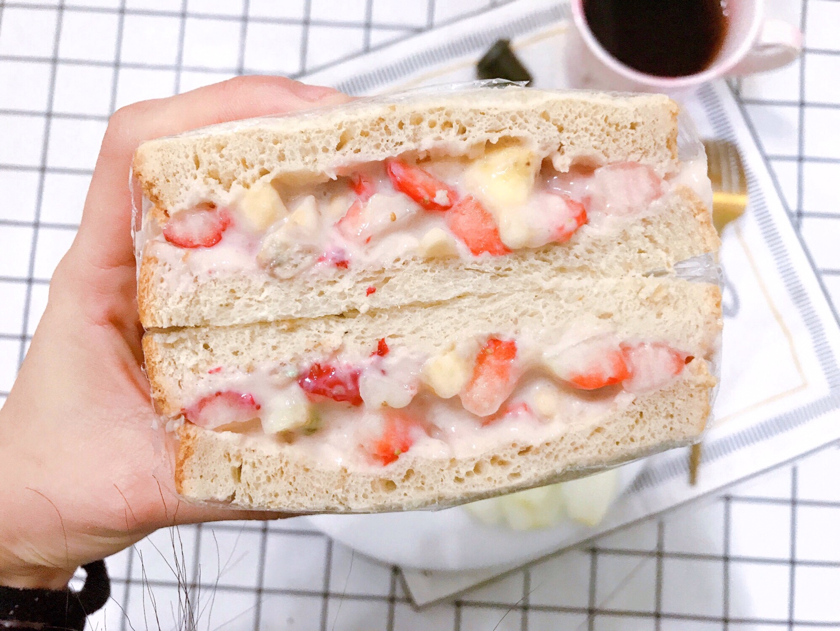 🥪『颜值超高快手减肥餐』🍓酸奶草莓三明治的做法