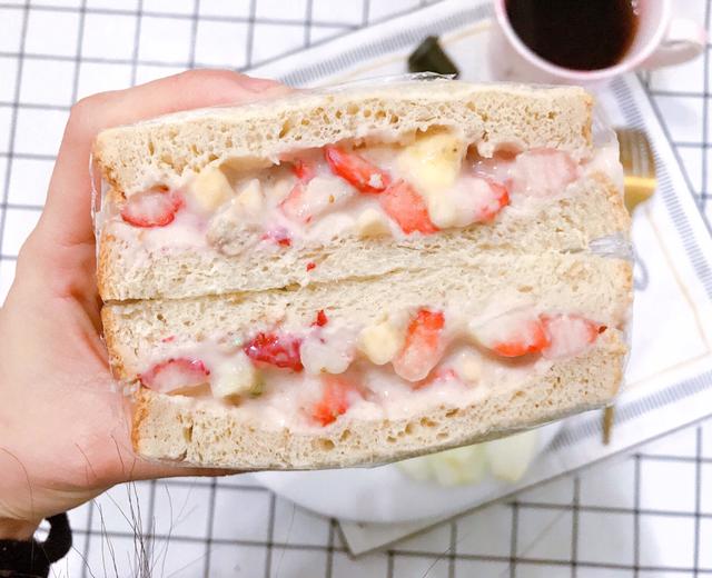 🥪『颜值超高快手减肥餐』🍓酸奶草莓三明治的做法
