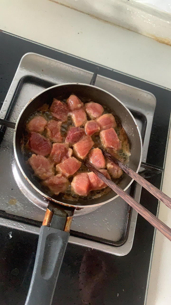 好吃到舔盘的蒜香黑椒牛肉粒