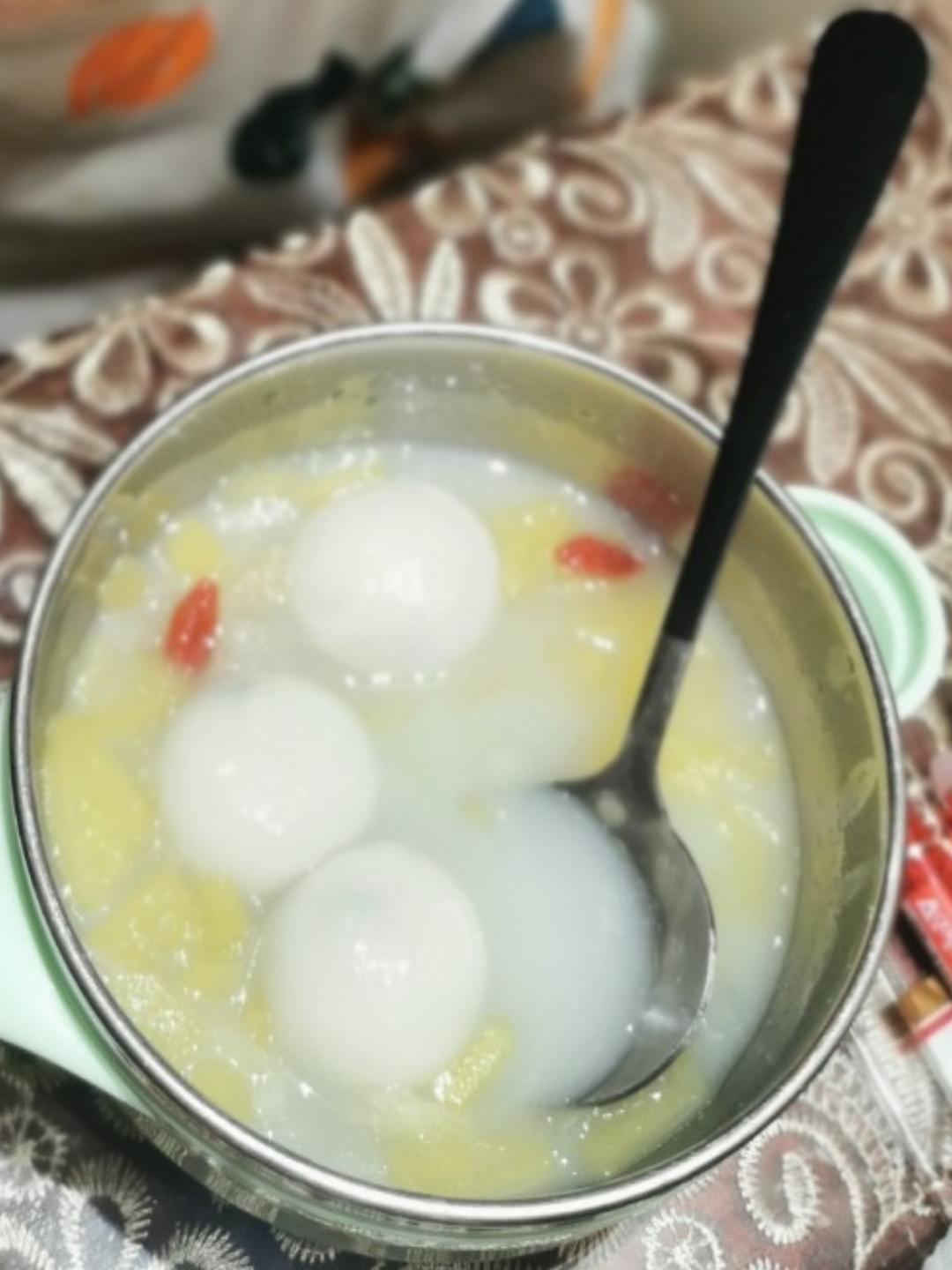 多彩汤圆水果羹