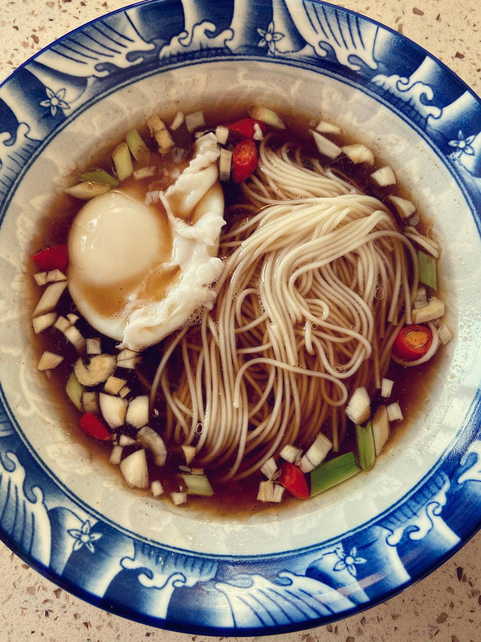 一碗清汤面 🍜 —— 秋日里的治愈系