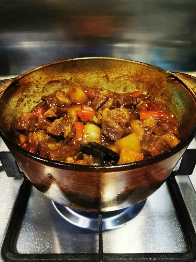 土豆焖牛腩