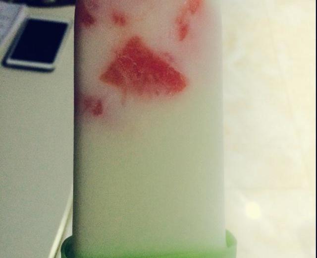 西瓜酸奶冰棍的做法