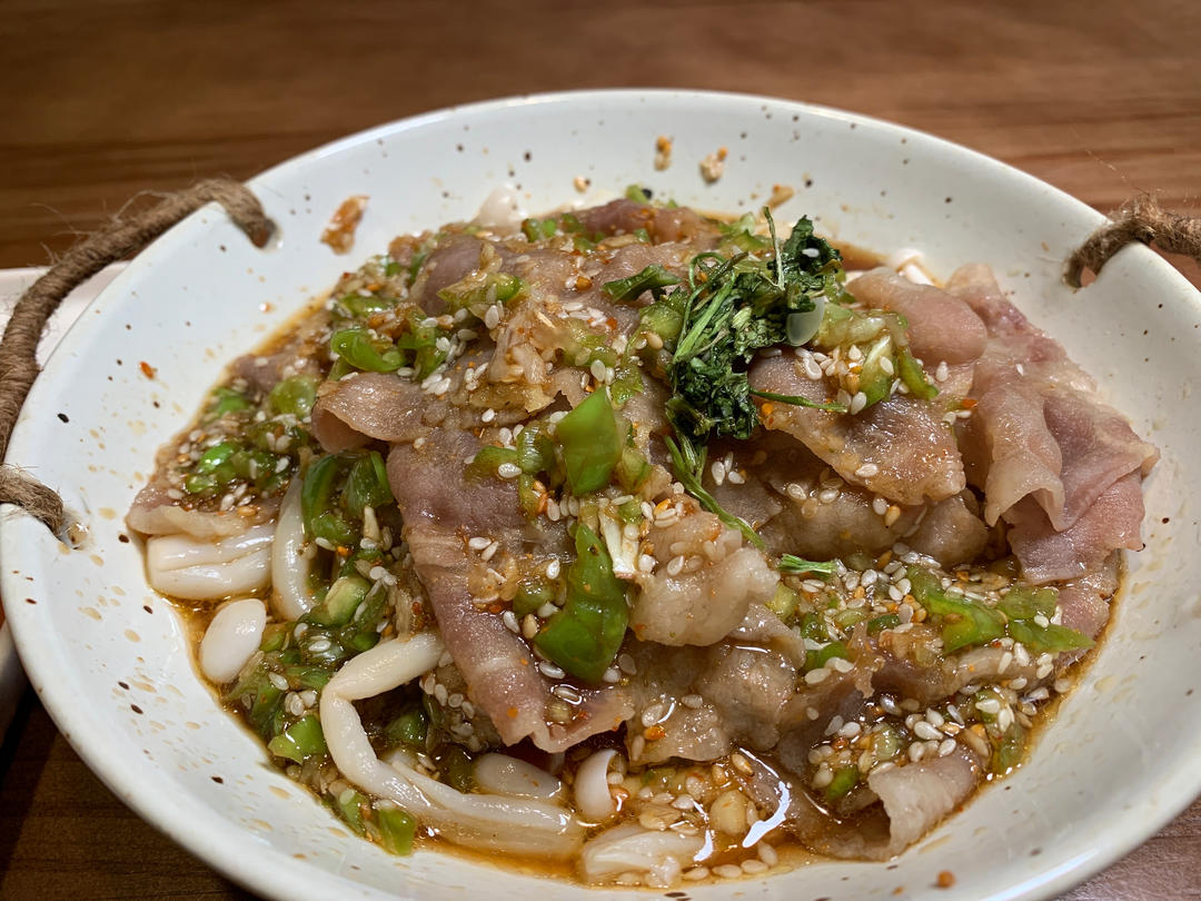 凉拌酸辣金针菇肥牛卷