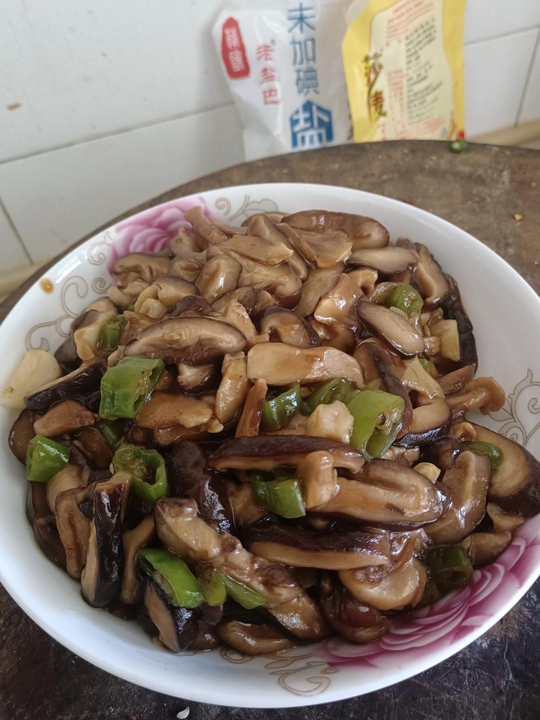 香菇这样炒比肉都好吃😋素炒香菇