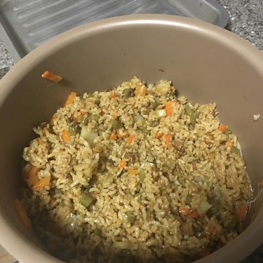 五花肉豆角焖饭
