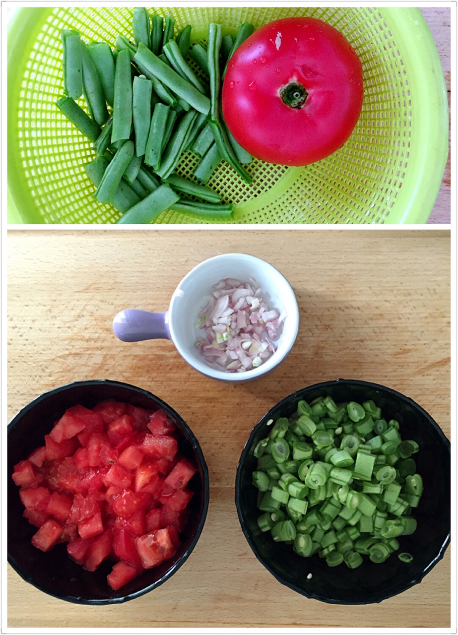 菠菜鸡蛋面焖西红柿豆角的做法 步骤3