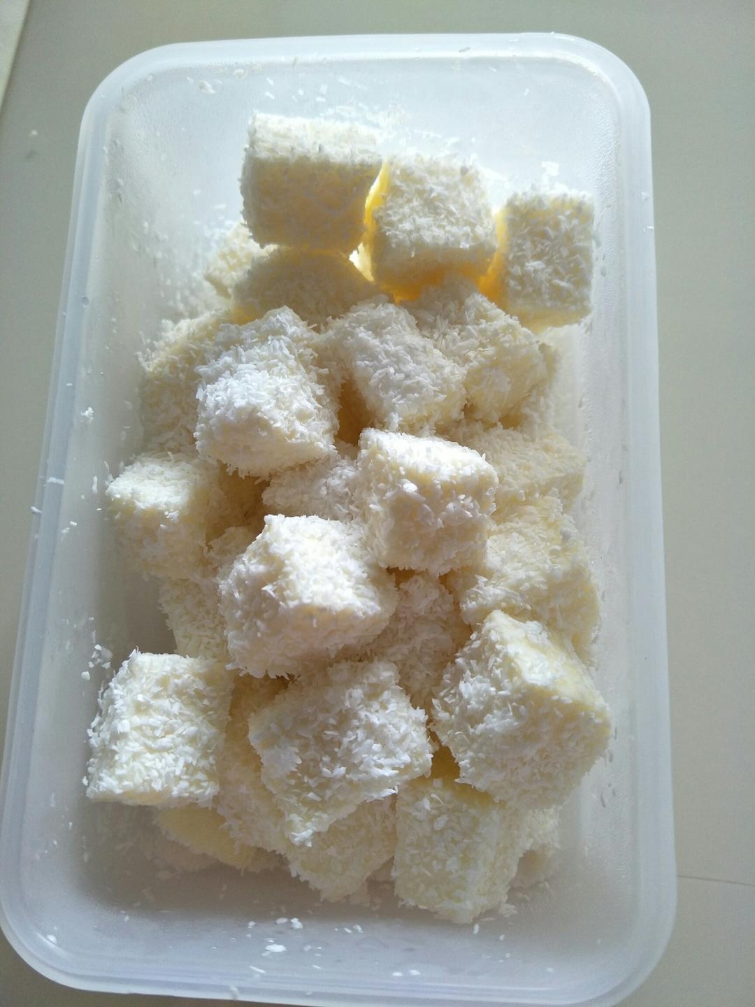 椰丝牛奶小方糕