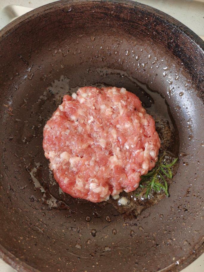 常备餐之好吃多汁的汉堡牛肉饼