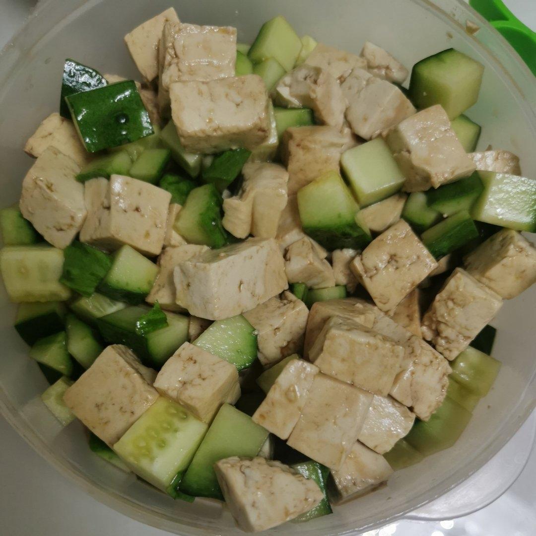 黄瓜拌豆腐