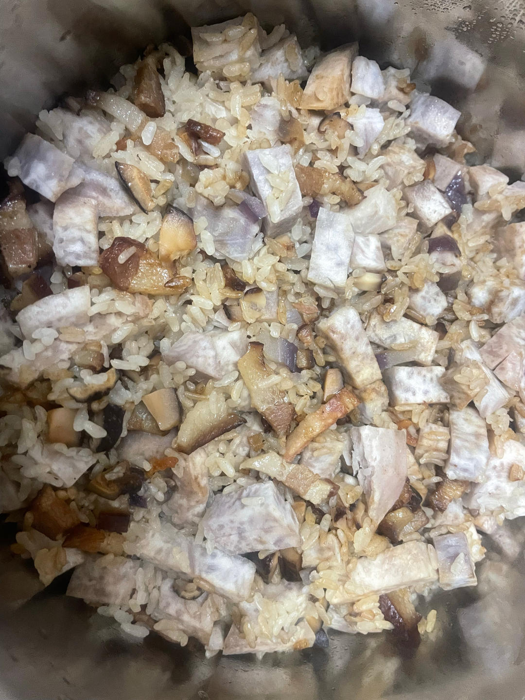 电饭锅版腊味香菇芋头饭