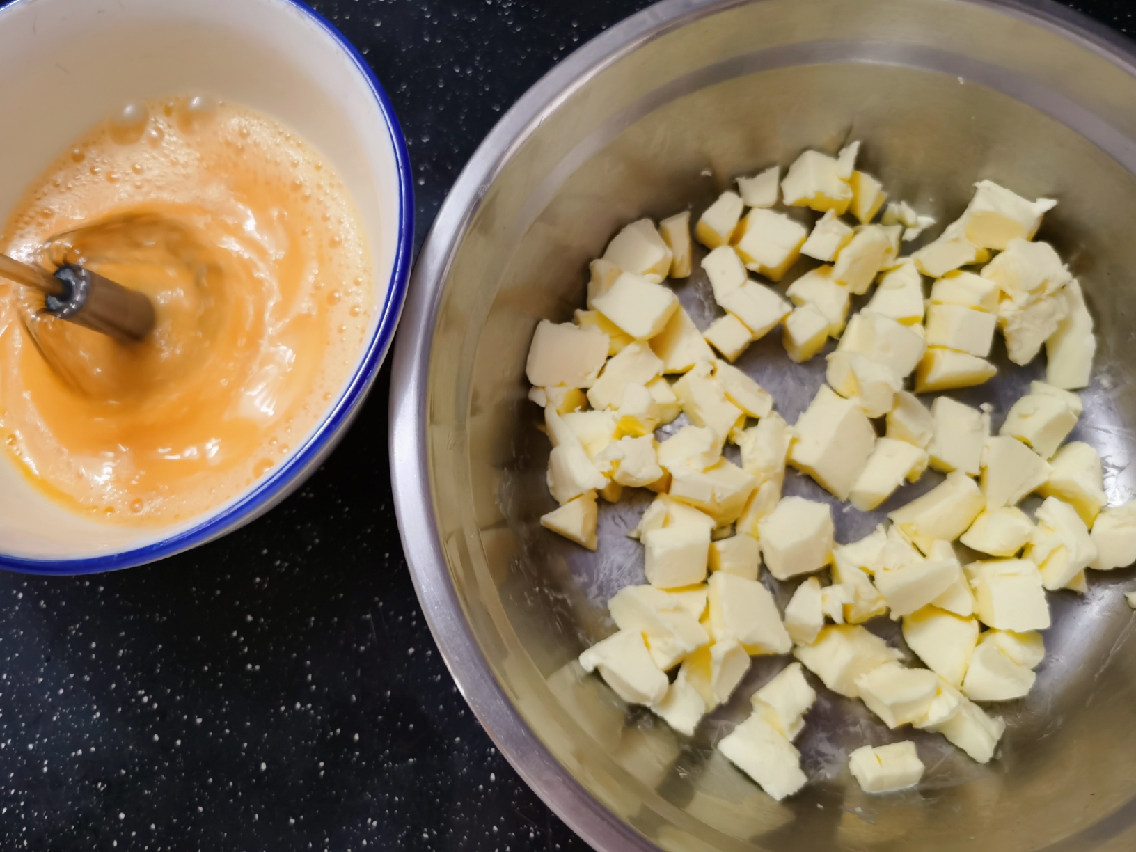 夏威夷果仁、西西里柠檬和覆盆子金酒磅蛋糕（代糖版）的做法 步骤1