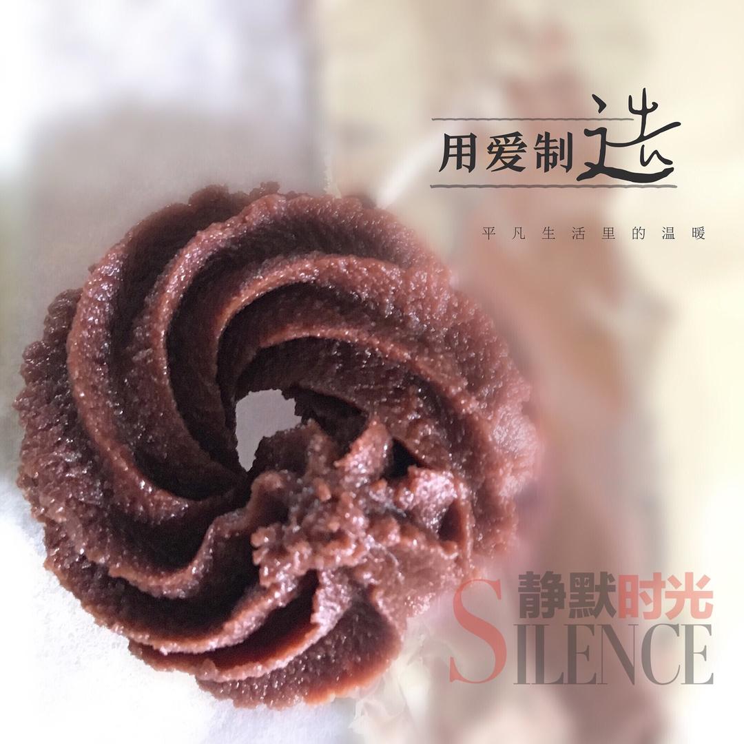 挤花毫无压力的巧克力曲奇