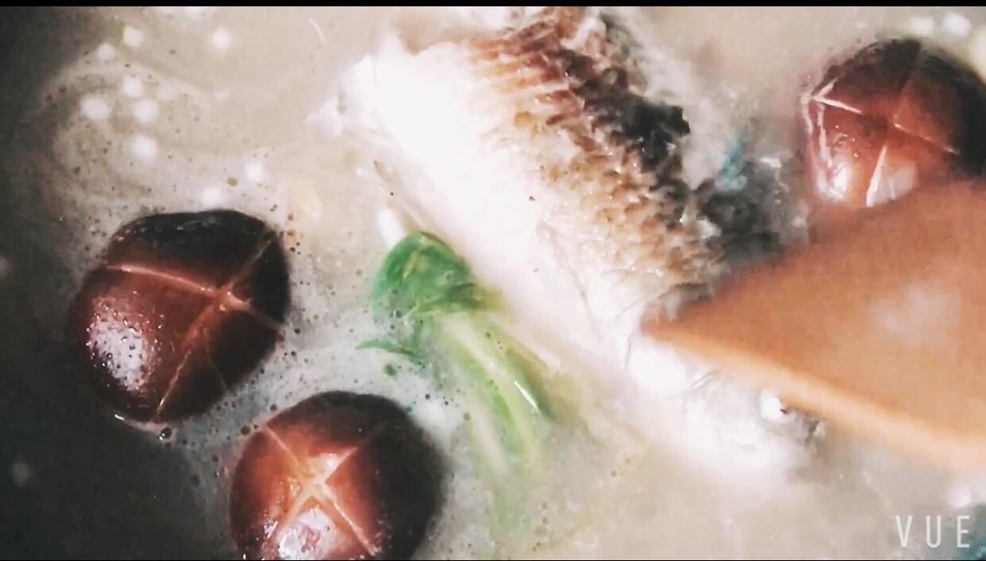 鲫鱼萝卜香菇汤