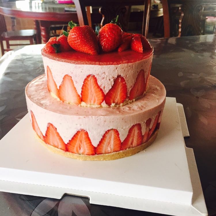 佳老板做的双层草莓蓝莓慕斯蛋糕好事成双莓开二度