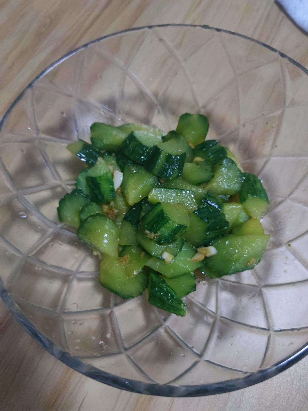 厨师长教你：“清炒青瓜”的蒜香家常做法，年菜餐桌解腻必备