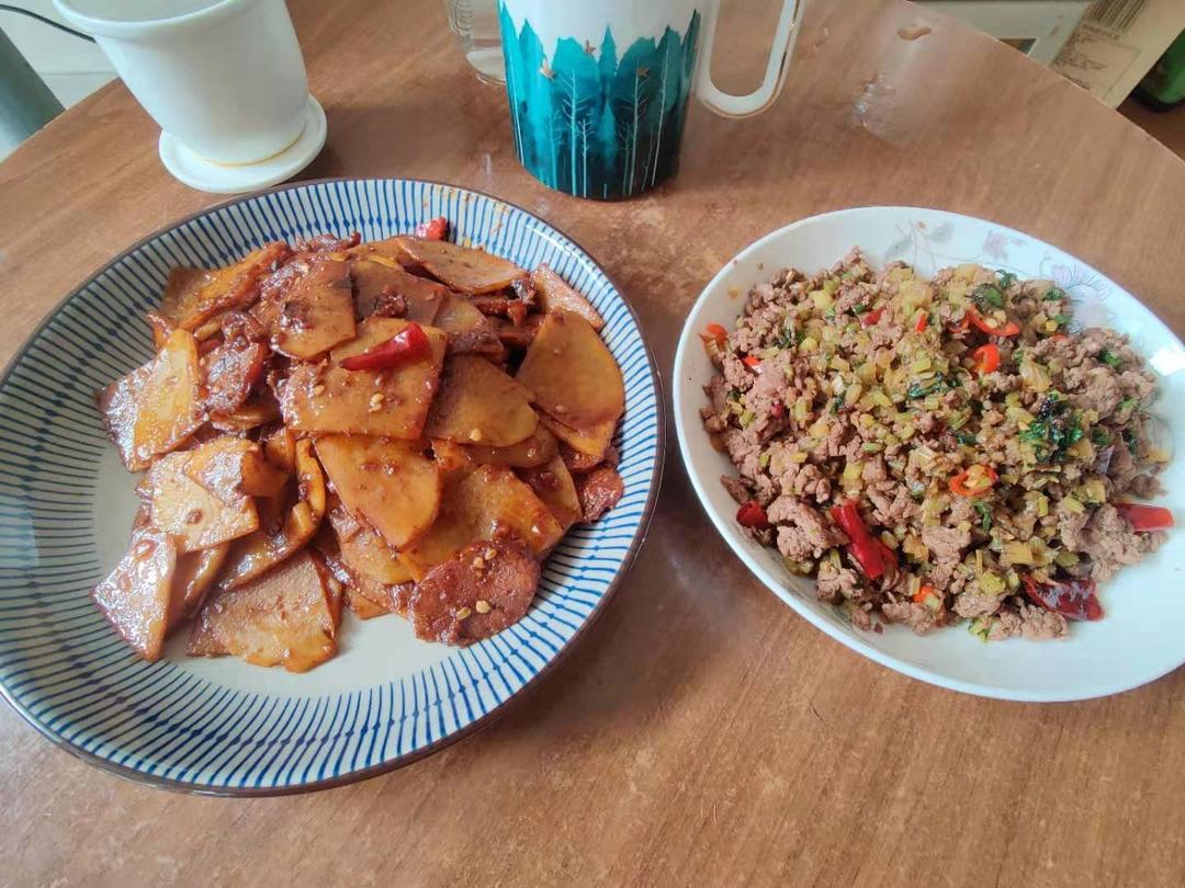 酱香土豆炒腊肠