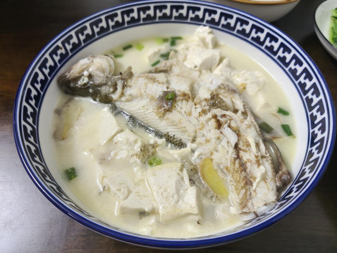 鲫鱼汤(鲫鱼豆腐汤)