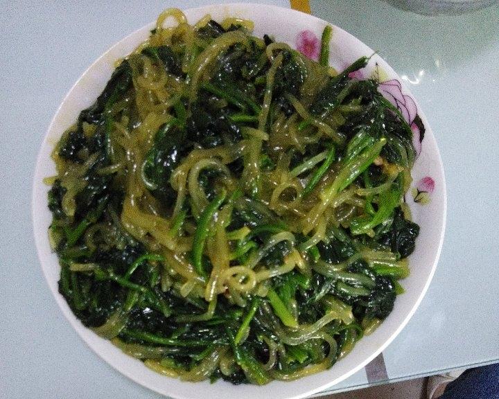 菠菜炒粉条