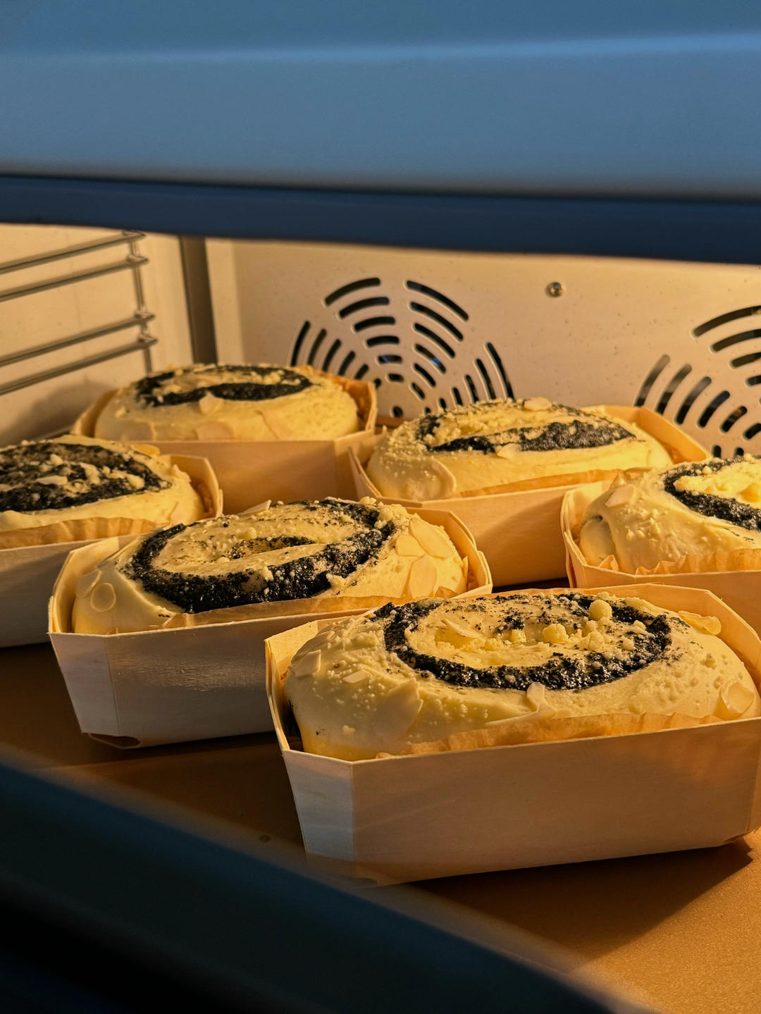 出缸面温控制大法---100%冷藏中种，黑芝麻迷你小吐司