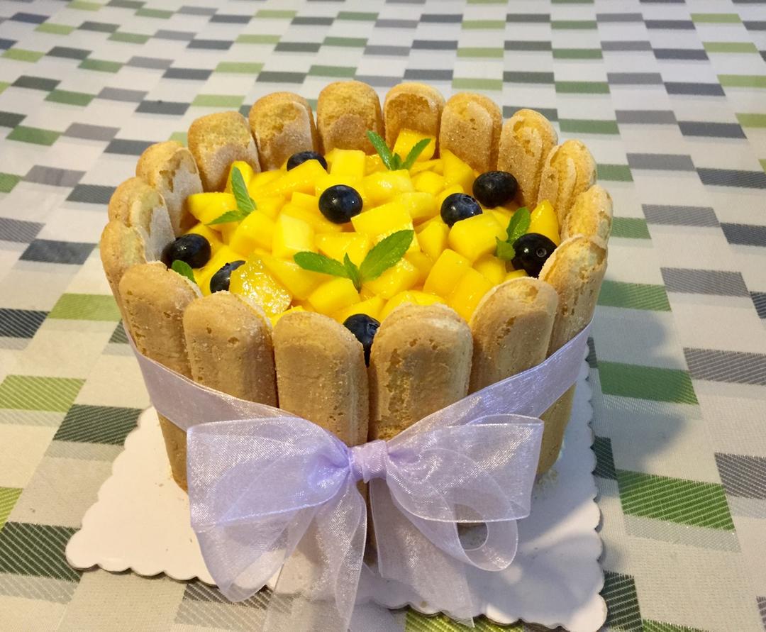 如颖随行0608做的手指饼干生日蛋糕