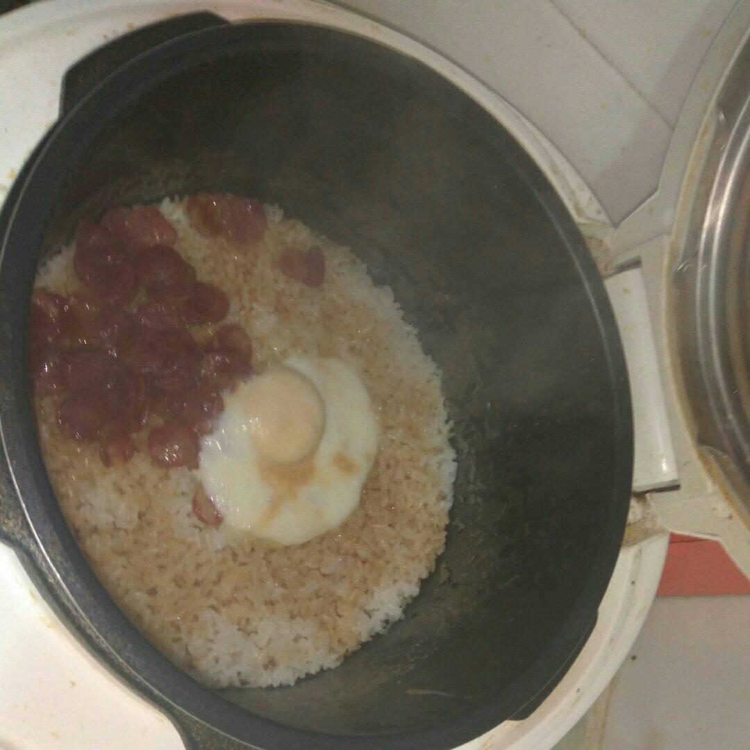 广式腊味煲仔饭