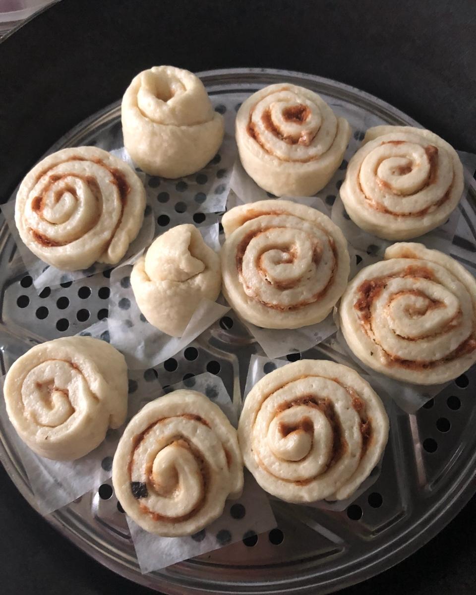 好看又好吃的咸蛋黄肉松花卷和芝麻花卷