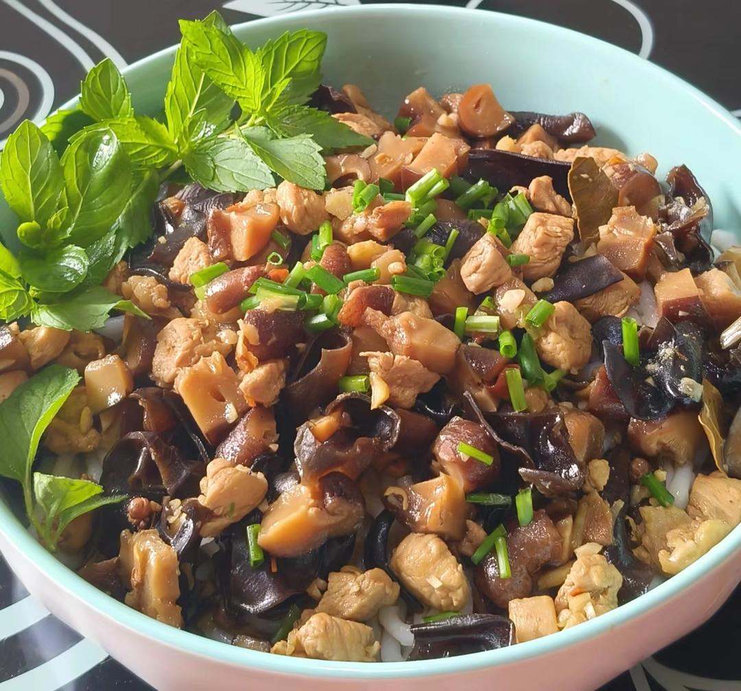 香菇鸡丁米线(鸡胸肉版)