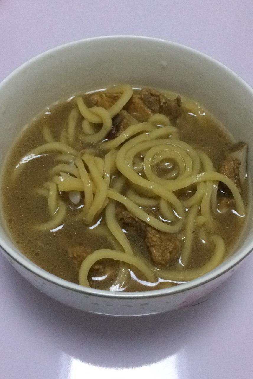 懒晶会做饭做的鱼面排骨汤