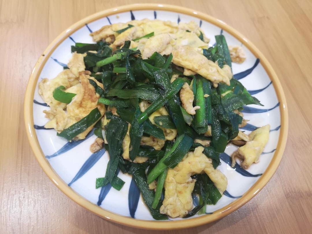 简易版韭菜炒鸡蛋（鸡蛋味道非常鲜嫩）