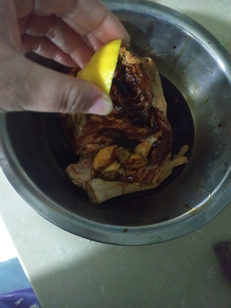 年饭大菜，交给电饭锅不用管的，懒人菜——柠香手撕鸡的做法 步骤1