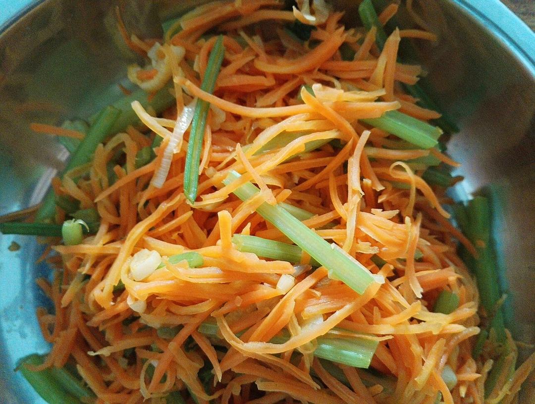 胡萝卜炒芹菜