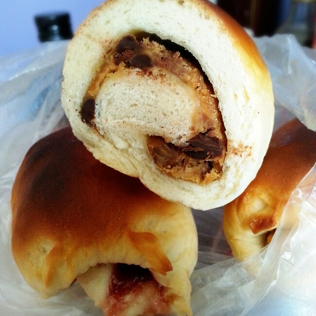 蓝莓果酱面包卷