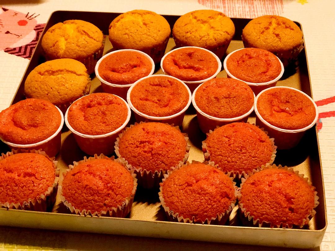 经典红丝绒杯子蛋糕（red velvet cupcake）