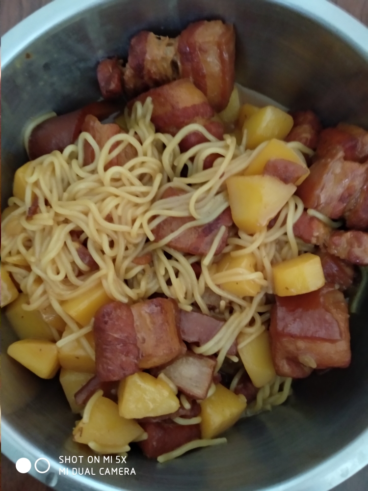 五花肉炖土豆、粉条的做法