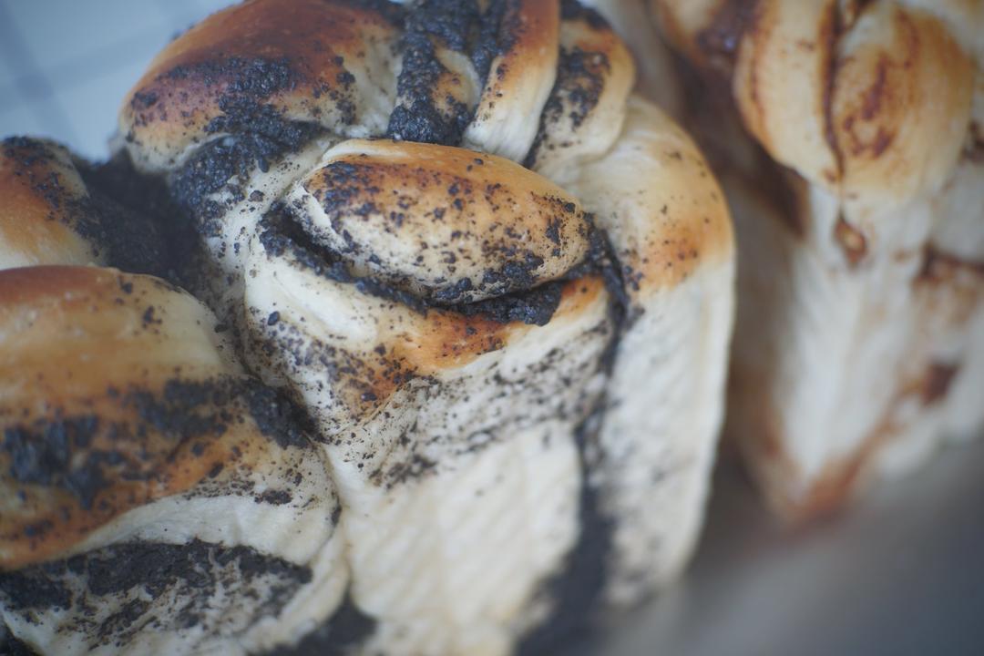 料多多系列--黑芝麻奶酥小吐司