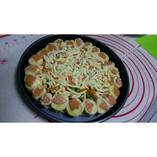 萨米肠蘑菇花边披萨