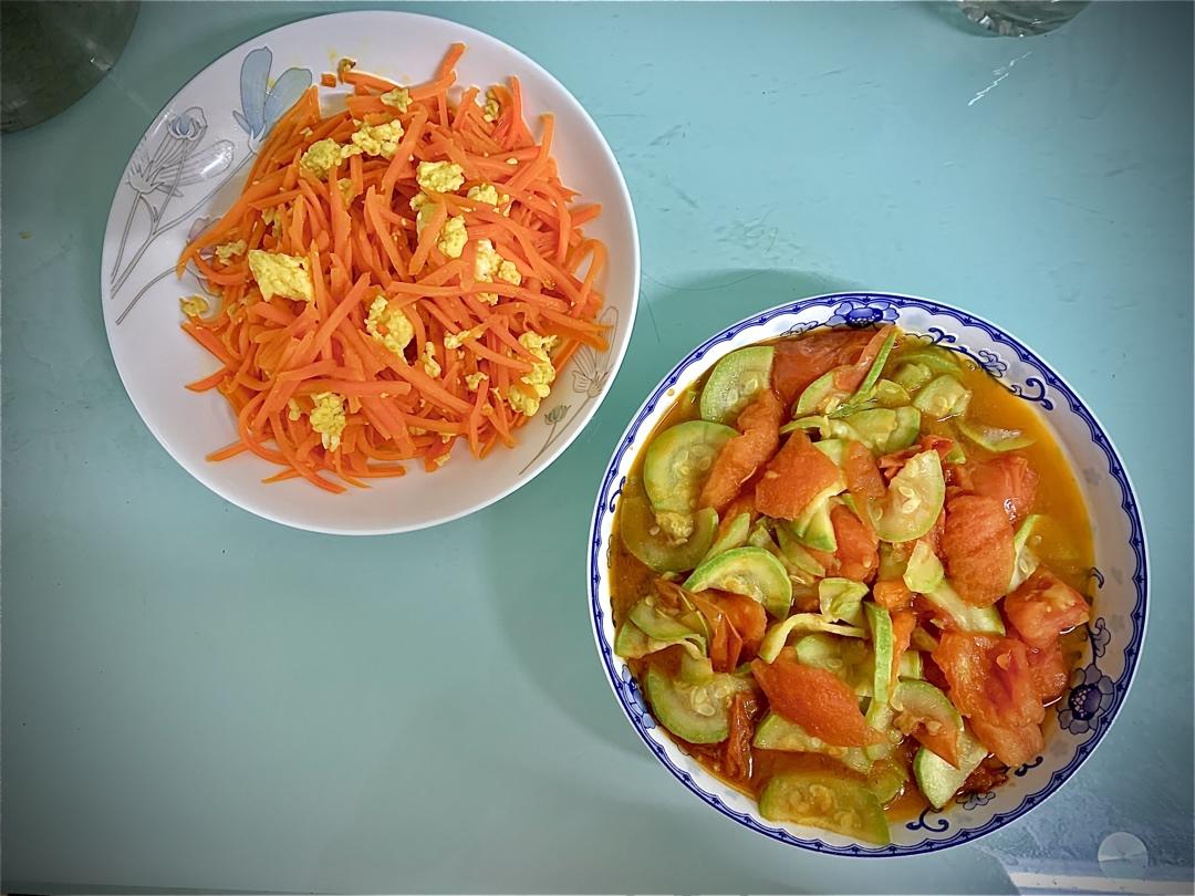 西红柿炒西葫芦