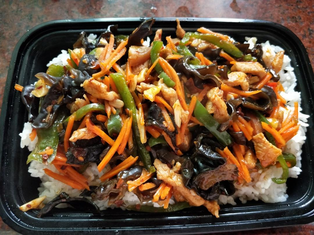 手机用户4326sx5h做的鱼香肉丝盖饭简约版