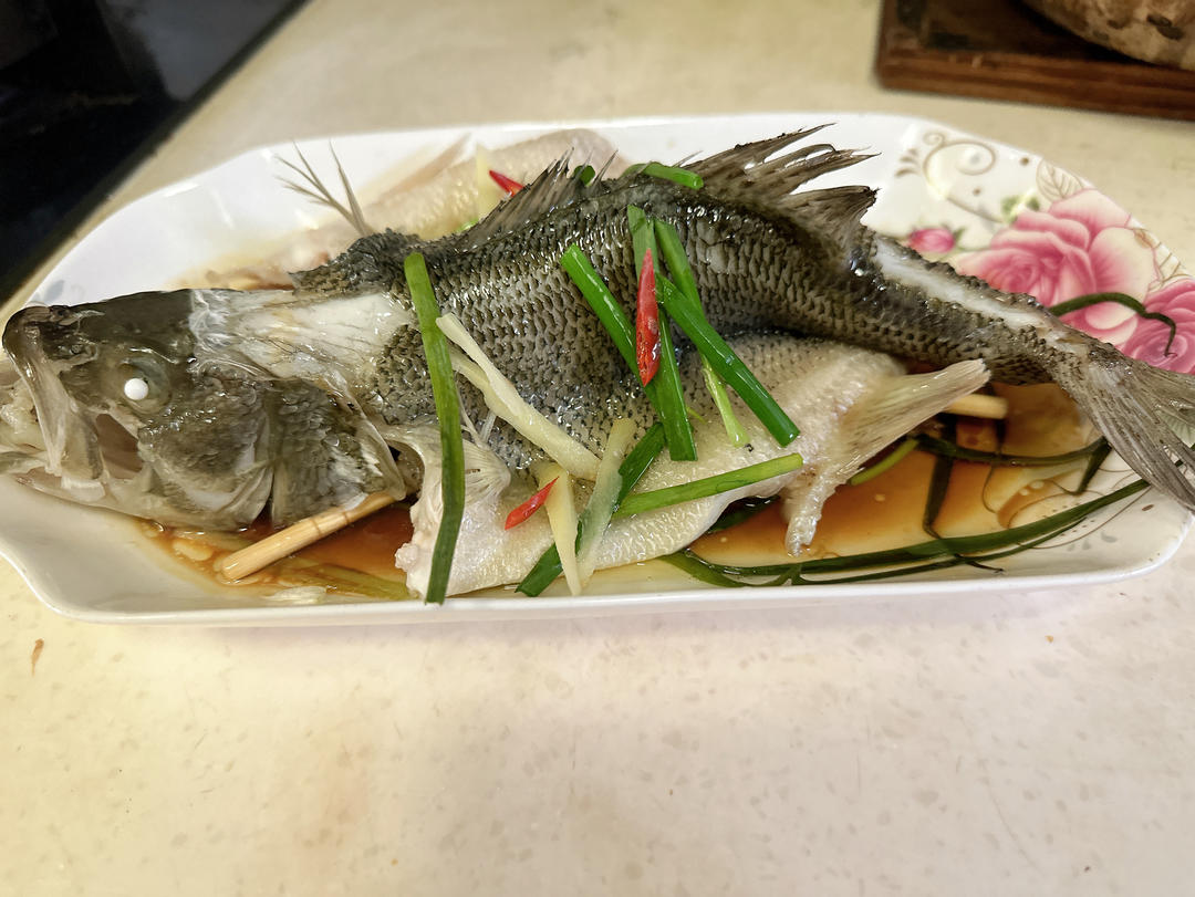 10分钟做 清蒸鲈鱼 （附切鱼图解）