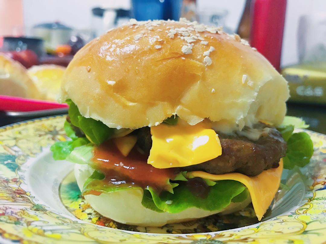 加州风味牛肉汉堡